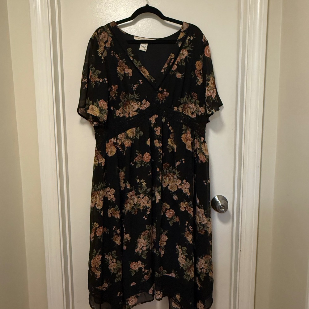 Floral Chiffon Dress V Neck Short Sleeve Black Multicolor Flowy - Picture 1 of 1